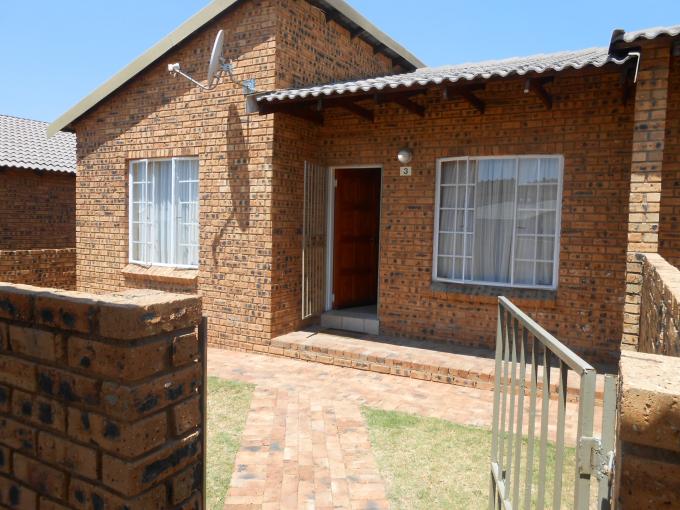 2 Bedroom Simplex for Sale For Sale in Midrand - Private Sale - MR118412