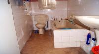 Main Bathroom - 5 square meters of property in Woodlands - PMB
