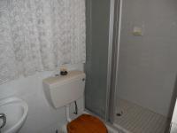 Bathroom 1 - 2 square meters of property in Winklespruit