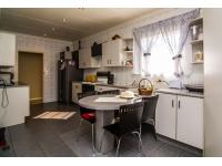 Kitchen - 24 square meters of property in Brackendowns