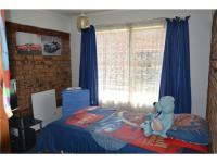 Bed Room 1 - 10 square meters of property in Mindalore