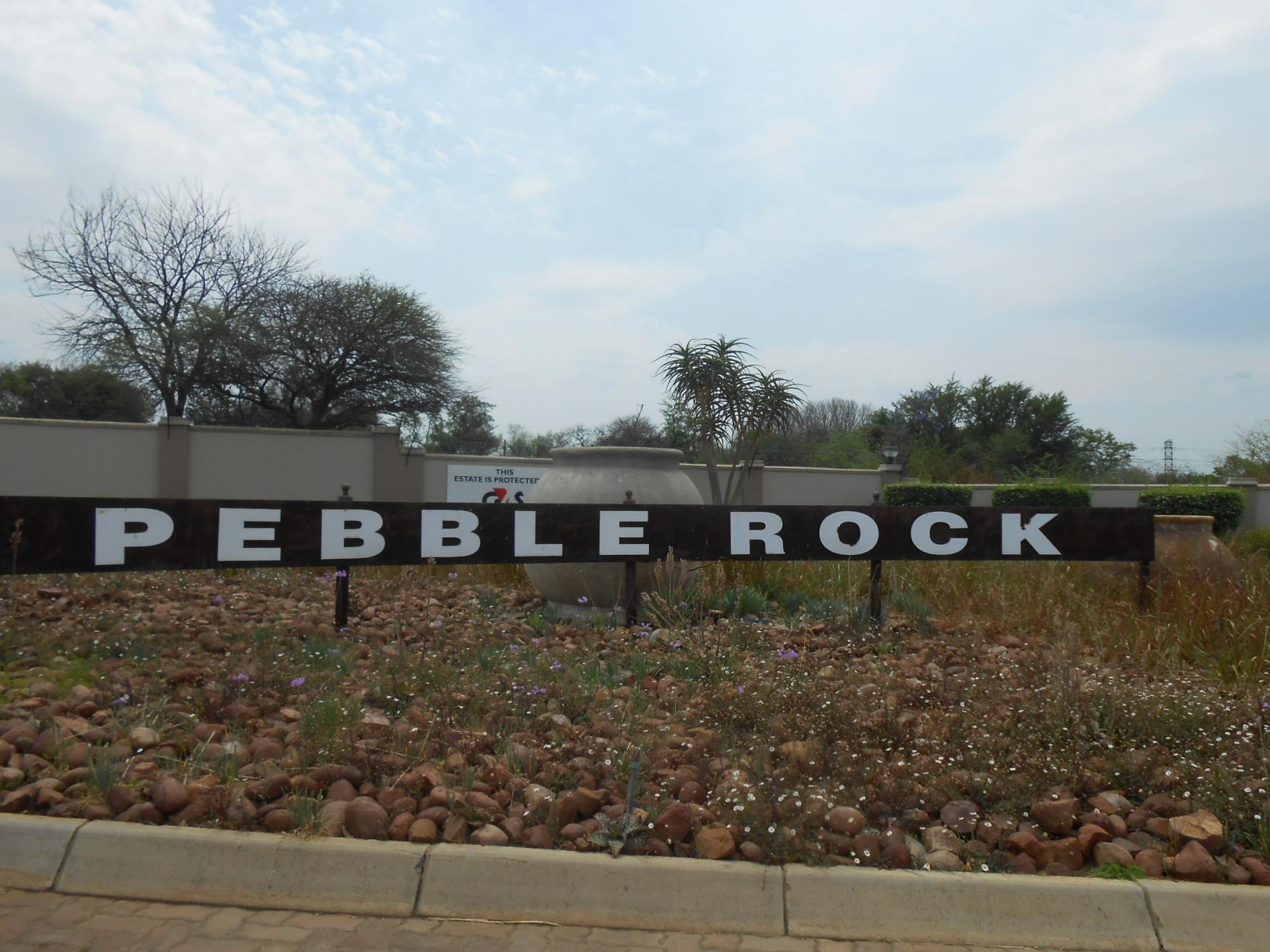 Front View of property in Pebble Rock