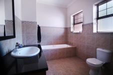 Bathroom 3+ - 12 square meters of property in Six Fountains Estate