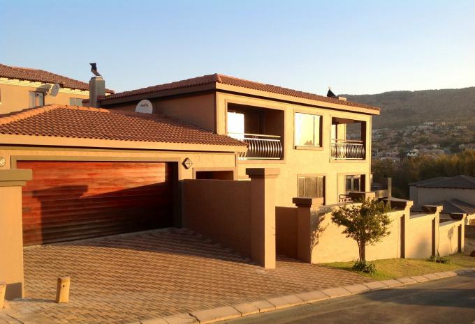 4 Bedroom House for Sale For Sale in Ruimsig - Home Sell - MR118795