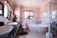 Main Bathroom - 9 square meters of property in Six Fountains Estate
