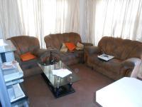 Lounges - 13 square meters of property in Olievenhoutbos
