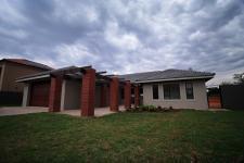 Front View of property in Willow Acres Estate