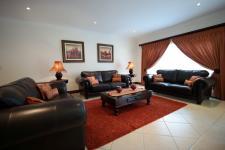 Lounges - 32 square meters of property in The Wilds Estate