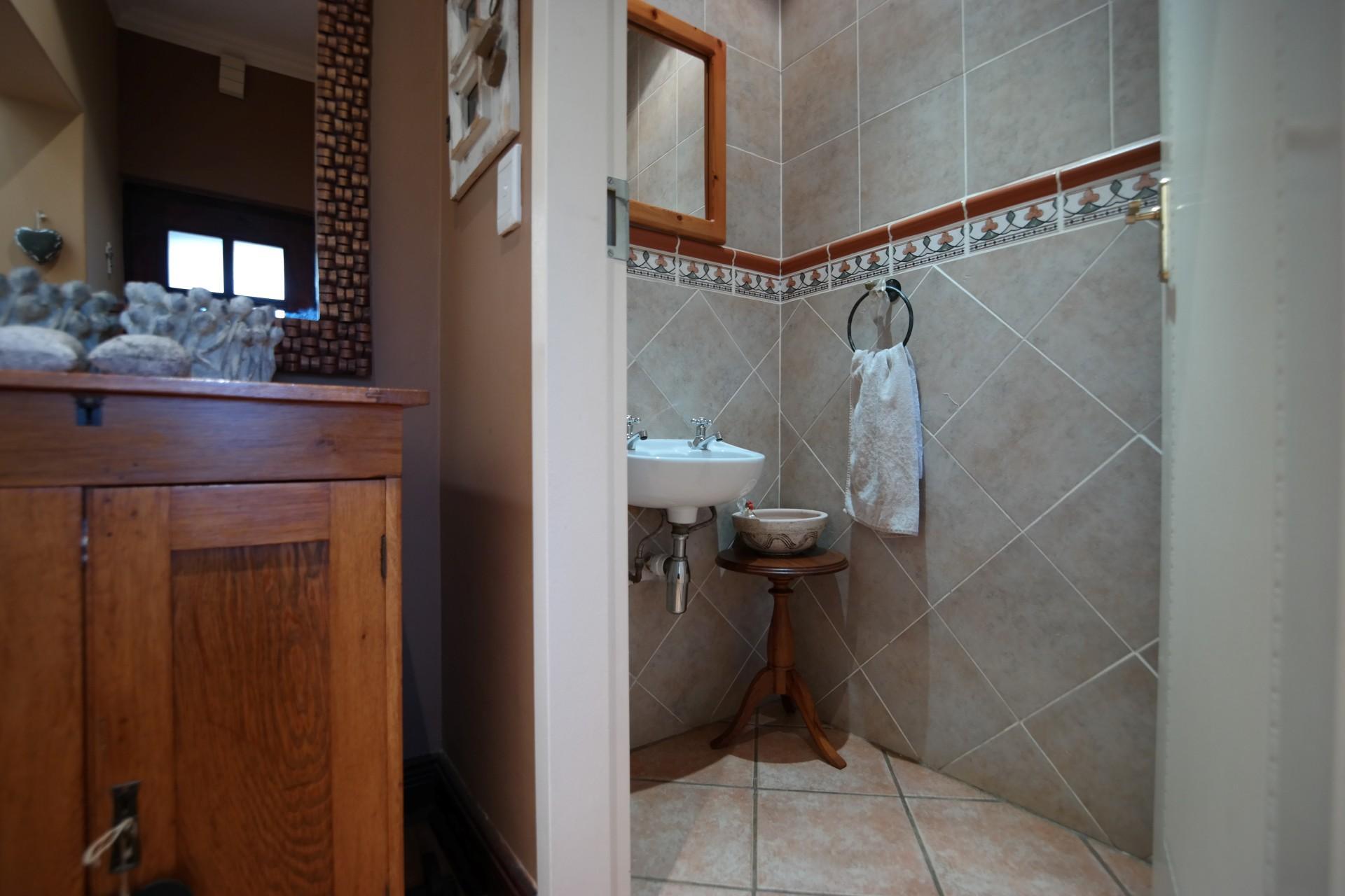 Bathroom 1 - 2 square meters of property in Boardwalk Manor Estate