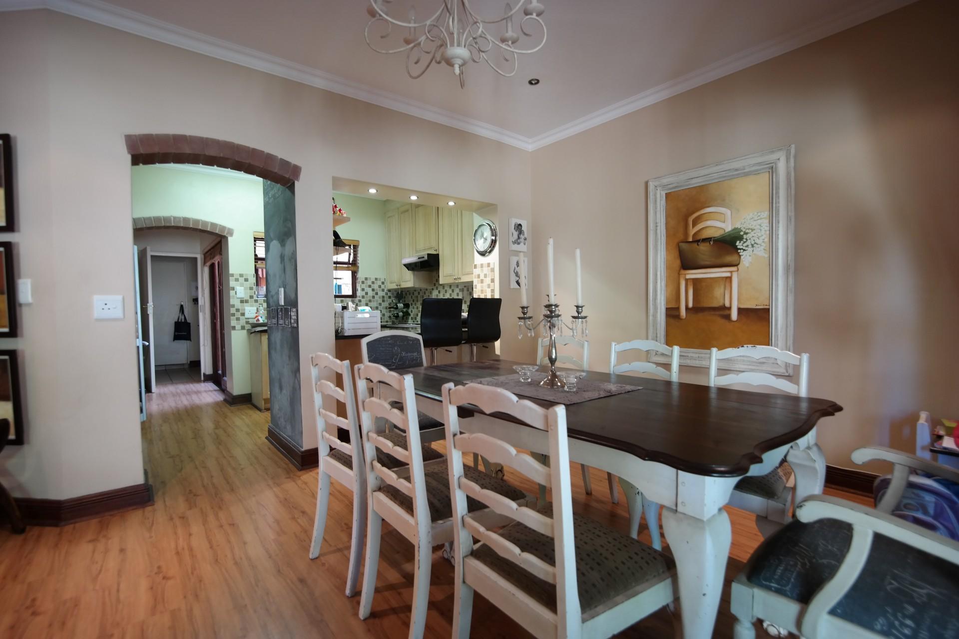 Dining Room - 17 square meters of property in Boardwalk Manor Estate