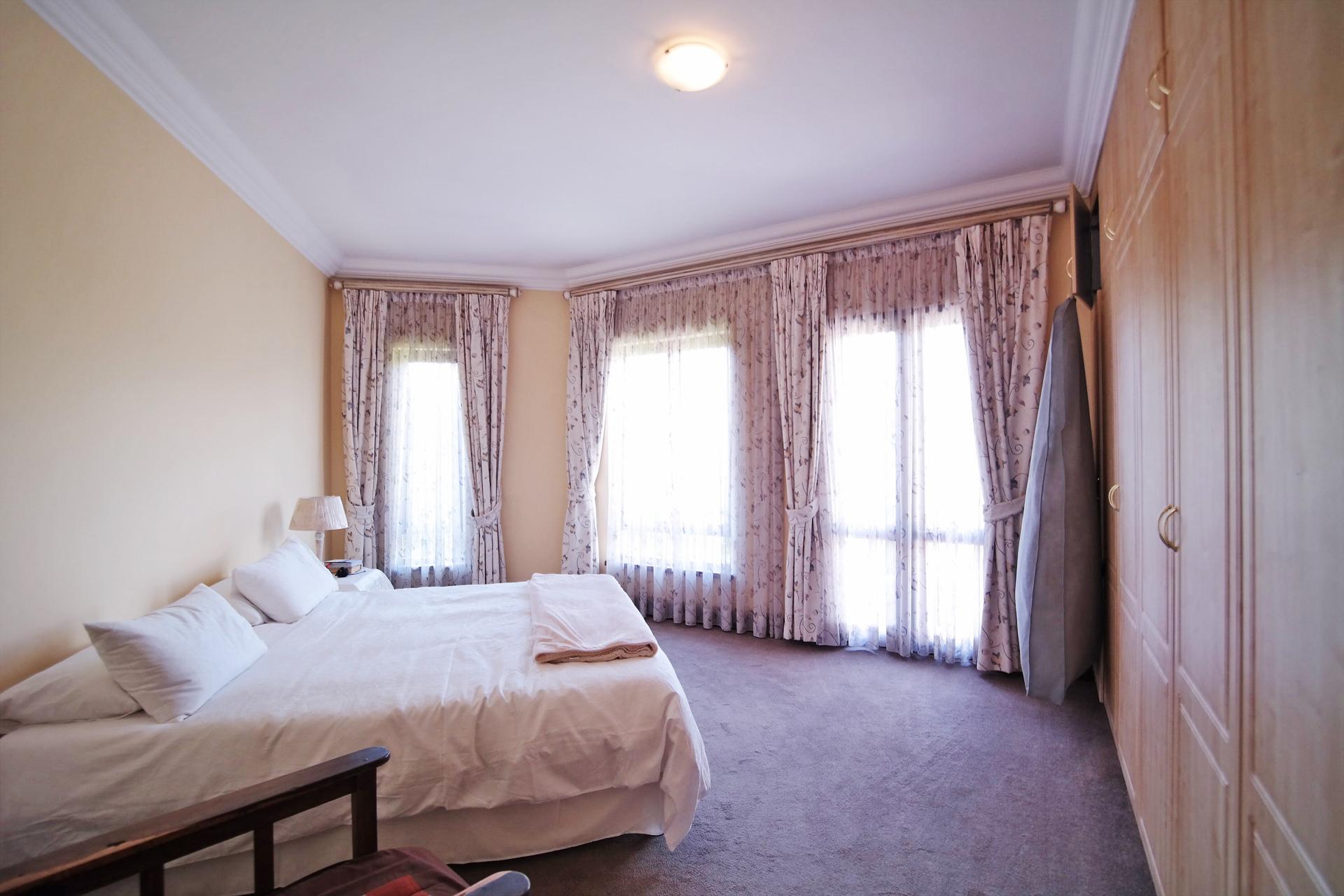 Bed Room 1 - 24 square meters of property in Woodhill Golf Estate