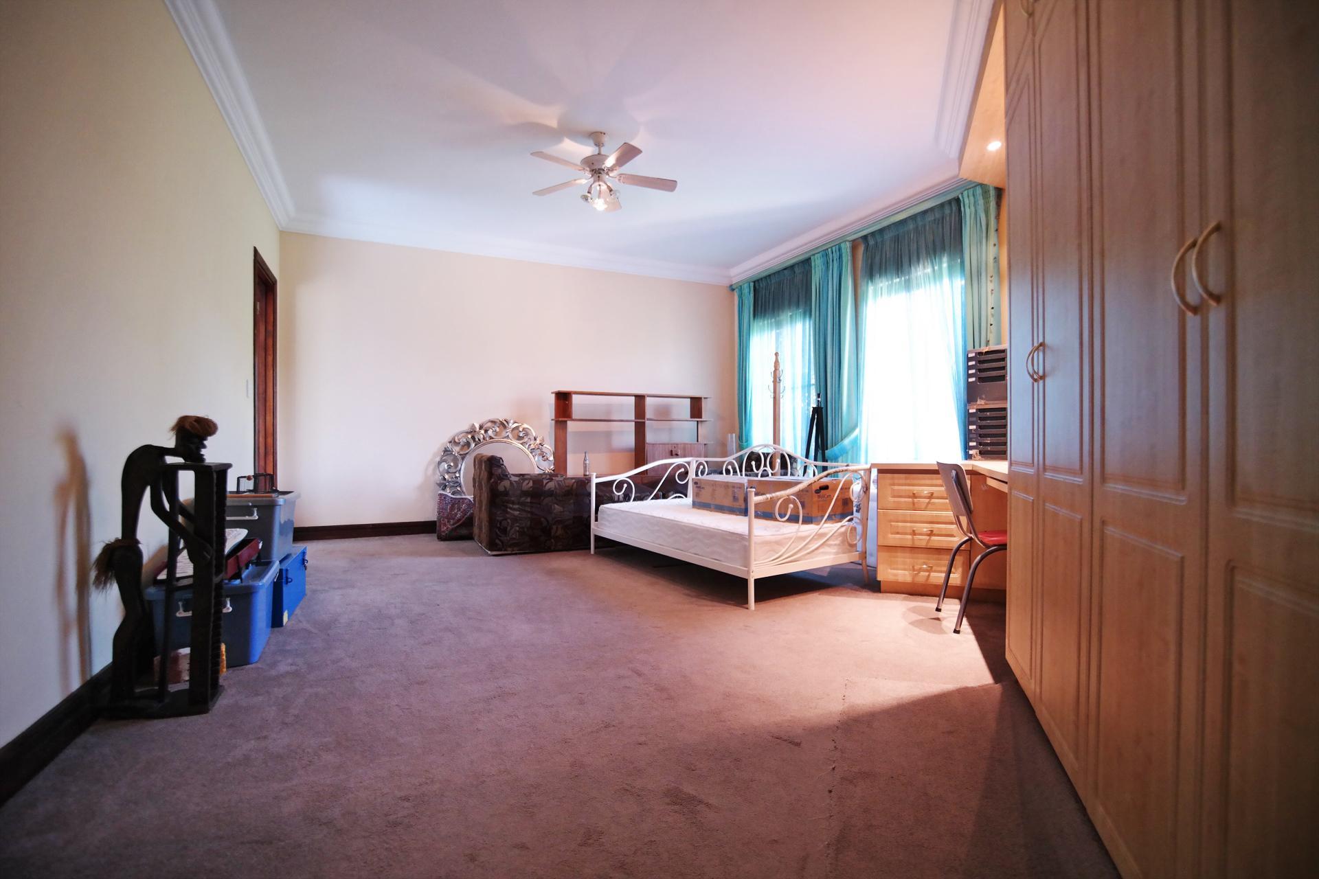 Bed Room 3 - 37 square meters of property in Woodhill Golf Estate