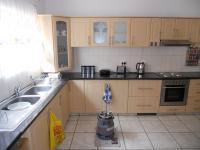 Kitchen - 22 square meters of property in Umtentweni