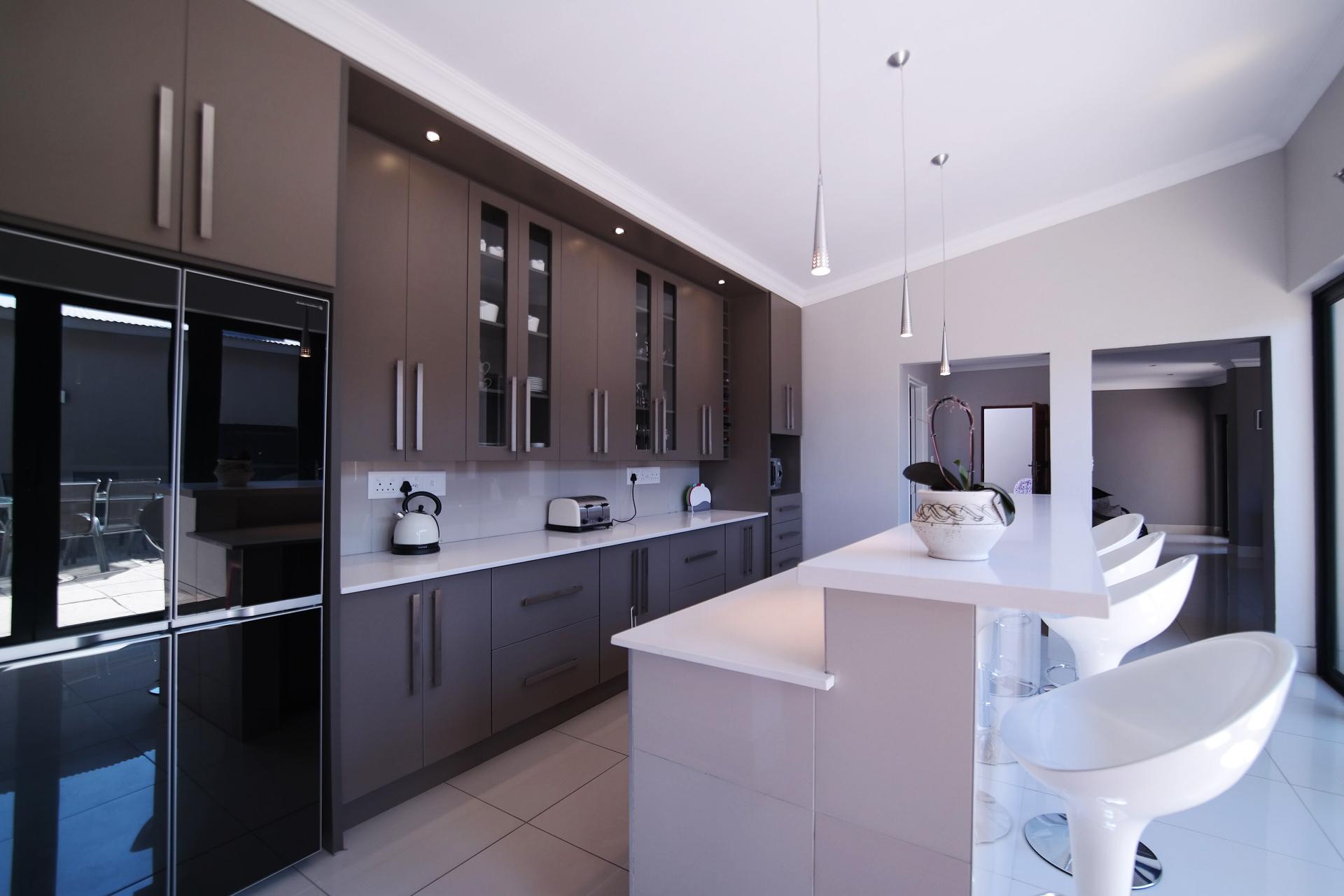Kitchen - 26 square meters of property in Newmark Estate