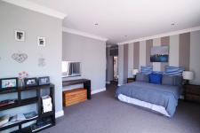 Main Bedroom - 35 square meters of property in Newmark Estate