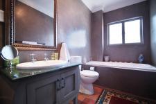 Bathroom 2 - 9 square meters of property in Boardwalk Manor Estate
