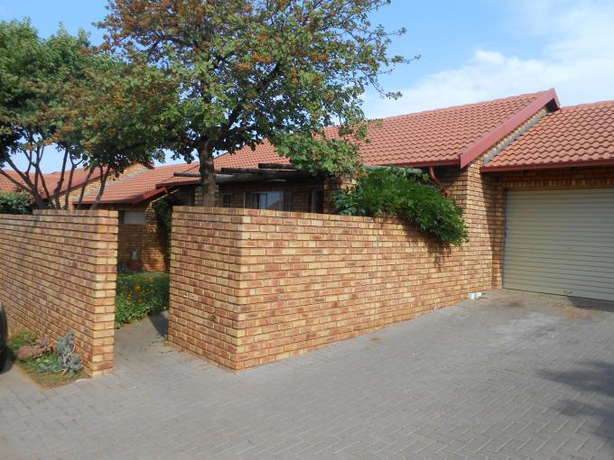 2 Bedroom Sectional Title for Sale For Sale in Rooihuiskraal North - Home Sell - MR119287