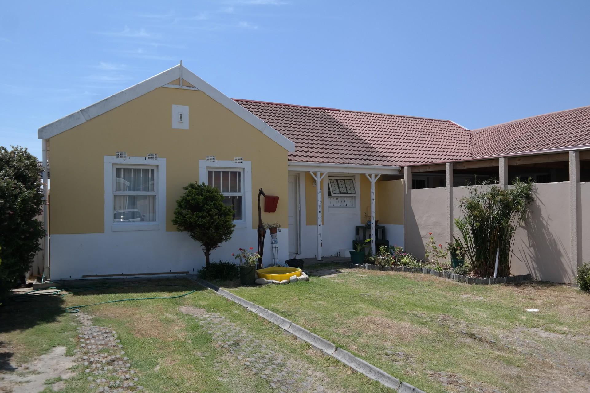 Front View of property in Strand