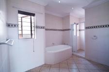 Main Bathroom - 17 square meters of property in Willow Acres Estate