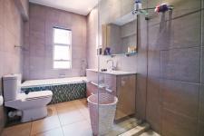 Bathroom 2 - 8 square meters of property in Silverwoods Country Estate