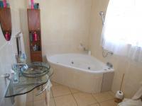 Main Bathroom - 6 square meters of property in Port Edward