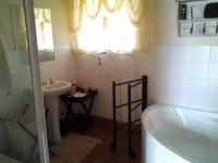 Main Bathroom of property in Ladismith