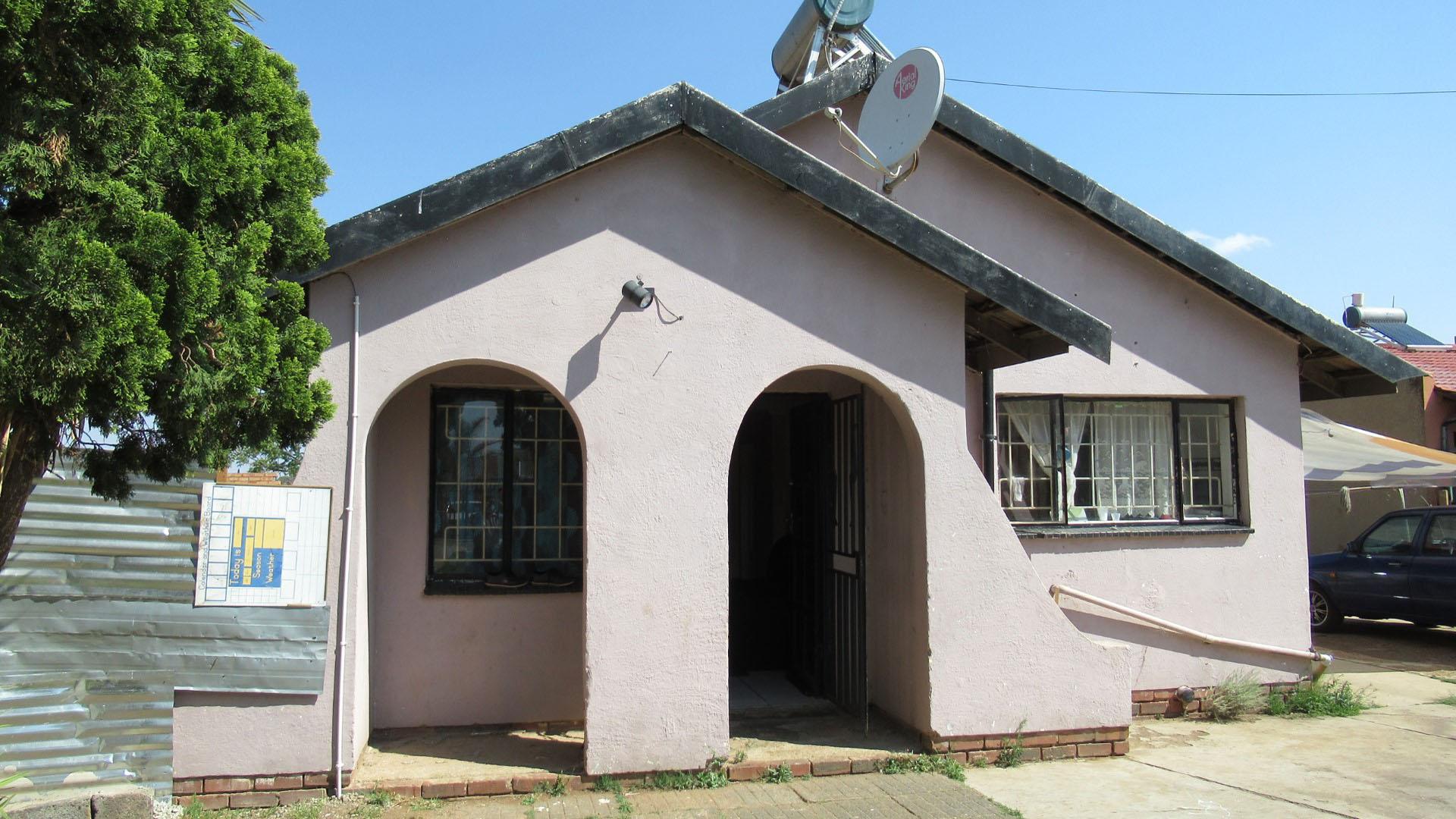 Front View of property in Lenasia South