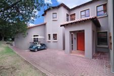 Front View of property in Silver Lakes Golf Estate