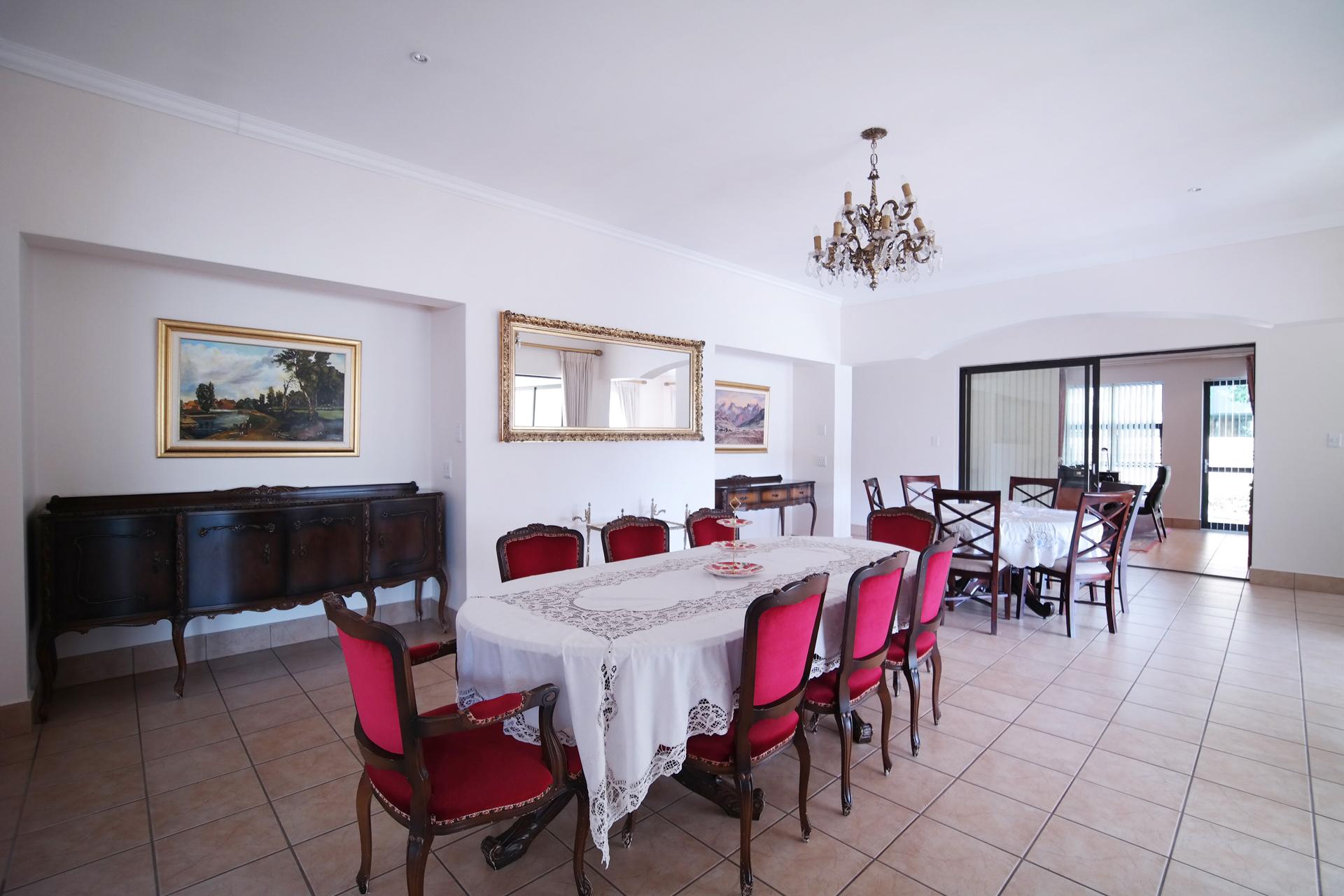 Dining Room - 44 square meters of property in Woodhill Golf Estate