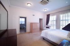 Main Bedroom - 35 square meters of property in Woodhill Golf Estate