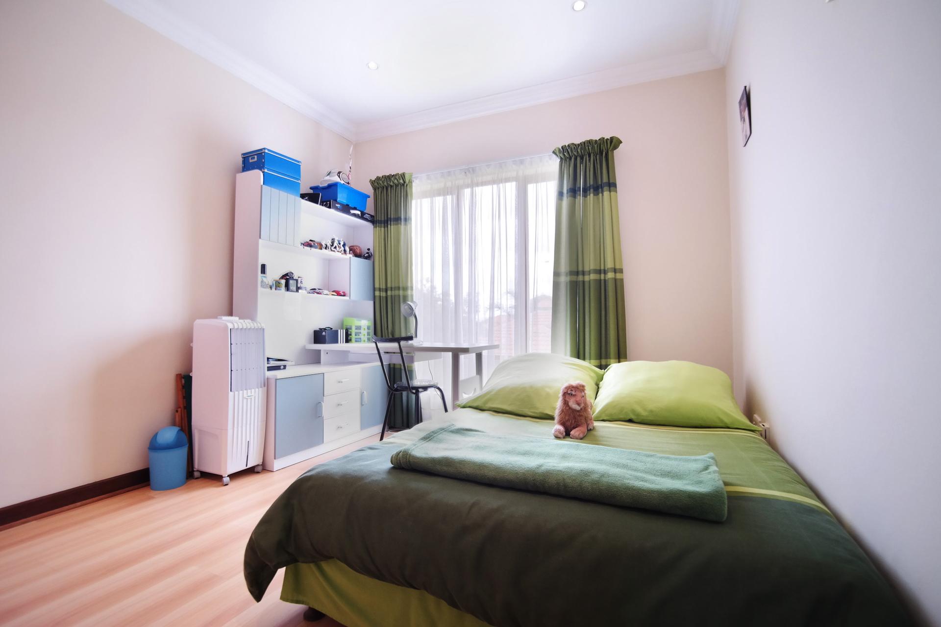 Bed Room 1 - 12 square meters of property in Six Fountains Estate