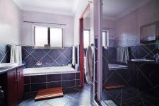 Main Bathroom - 10 square meters of property in Six Fountains Estate