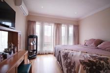 Main Bedroom - 31 square meters of property in Six Fountains Estate