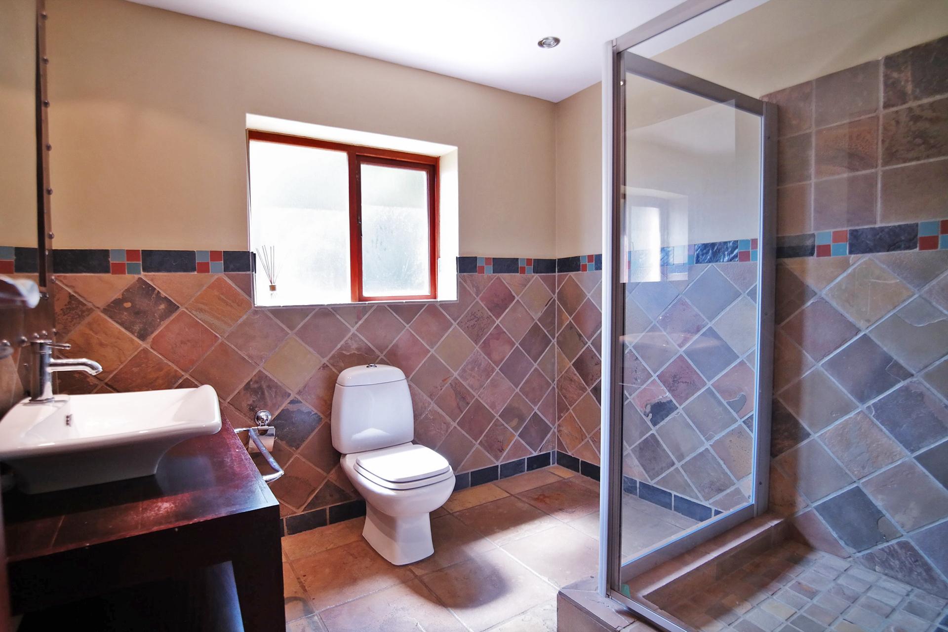 Bathroom 1 - 7 square meters of property in Woodhill Golf Estate