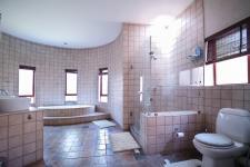 Main Bathroom - 16 square meters of property in Woodhill Golf Estate