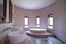 Main Bathroom - 16 square meters of property in Woodhill Golf Estate