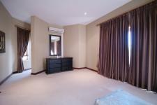 Main Bedroom - 32 square meters of property in Woodhill Golf Estate