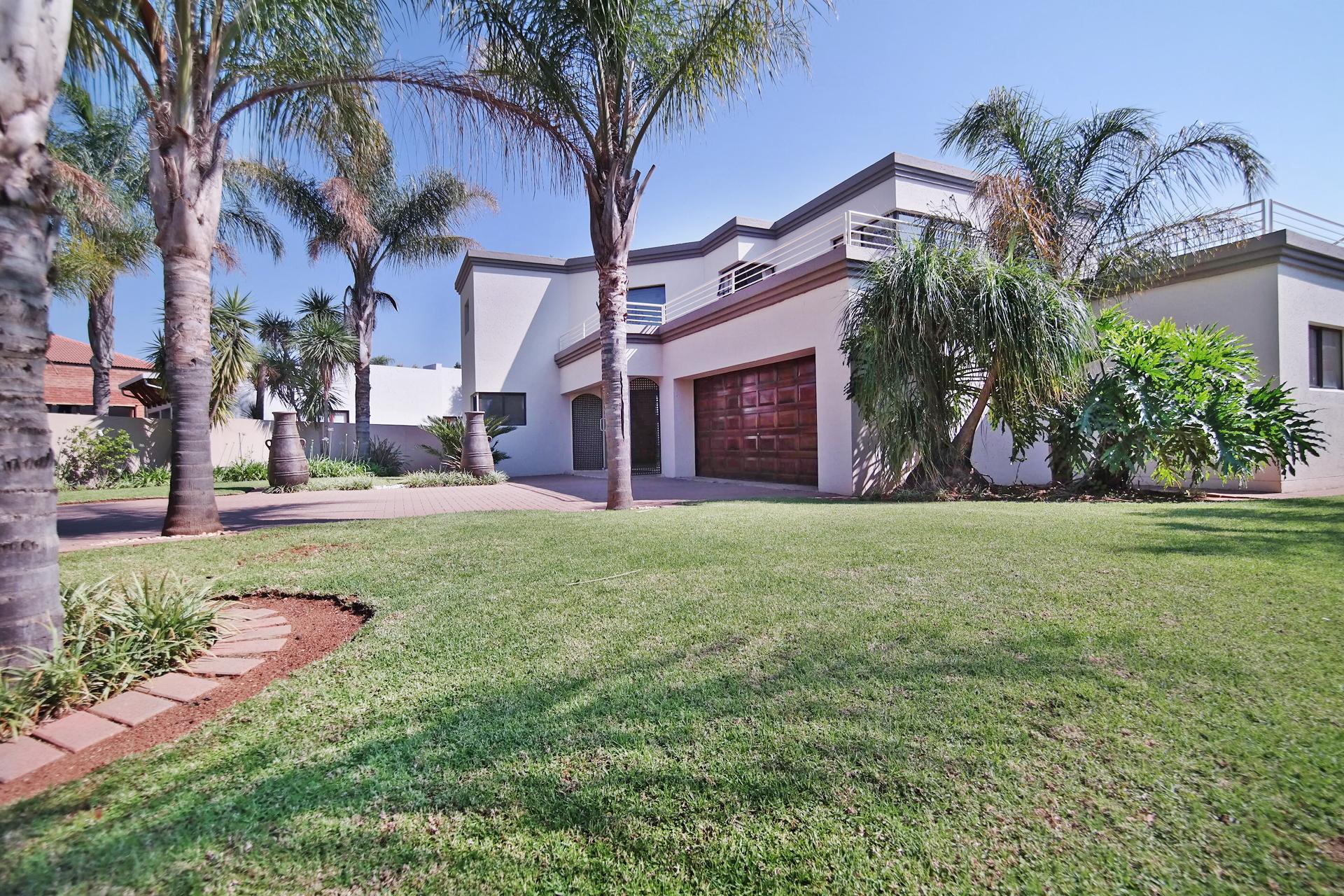 Front View of property in Silver Lakes Golf Estate