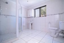 Bathroom 1 - 7 square meters of property in Silver Lakes Golf Estate