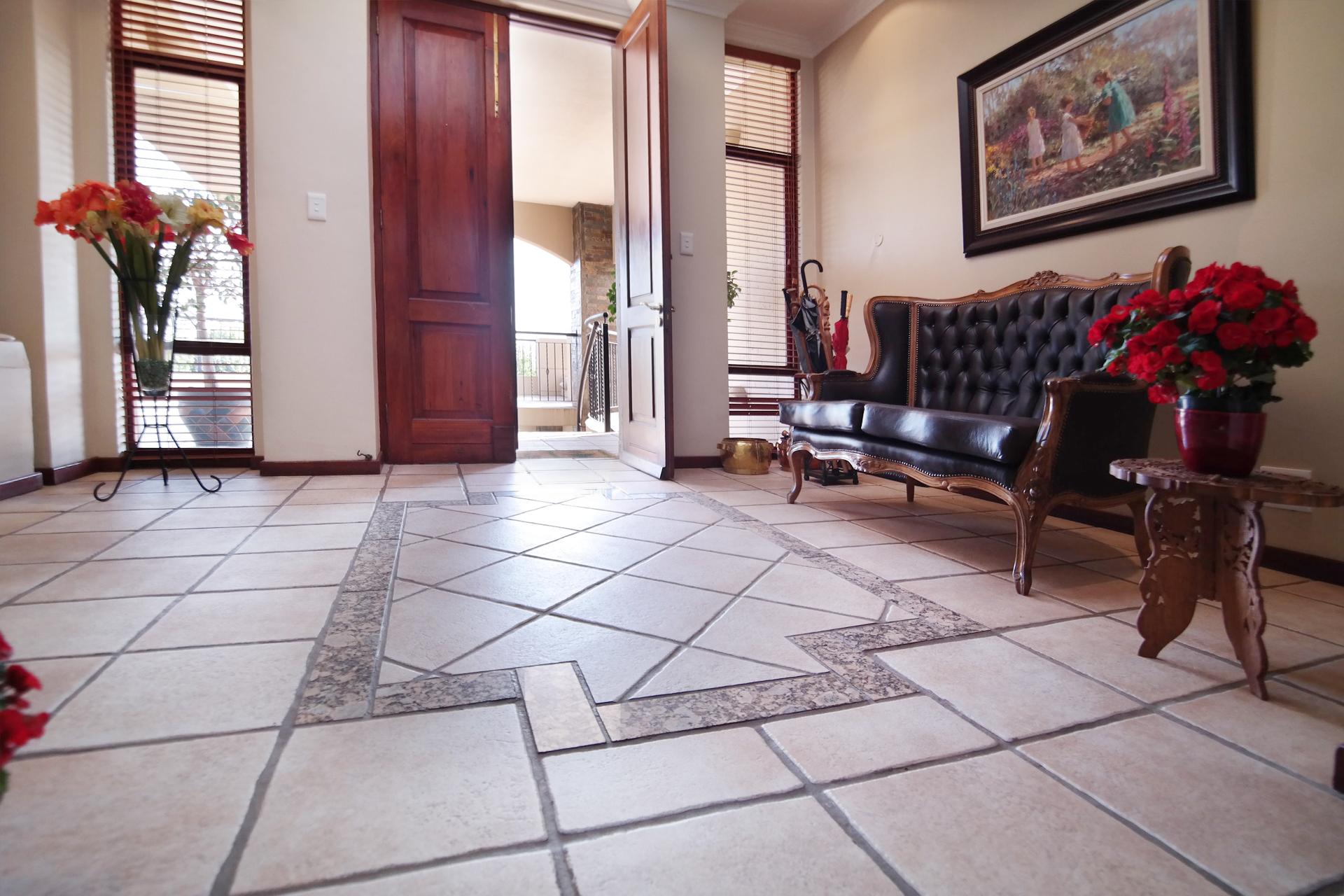 Spaces - 251 square meters of property in Woodhill Golf Estate