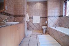 Bathroom 1 - 20 square meters of property in Woodhill Golf Estate