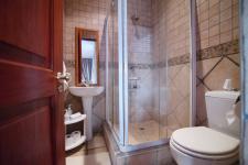 Bathroom 1 - 20 square meters of property in Woodhill Golf Estate
