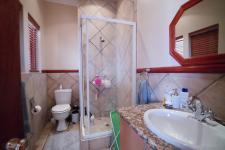 Bathroom 2 - 13 square meters of property in Woodhill Golf Estate