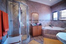 Bathroom 3+ - 14 square meters of property in Woodhill Golf Estate