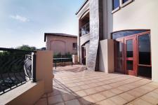 Spaces - 251 square meters of property in Woodhill Golf Estate