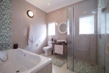 Bathroom 1 - 8 square meters of property in Silverwoods Country Estate