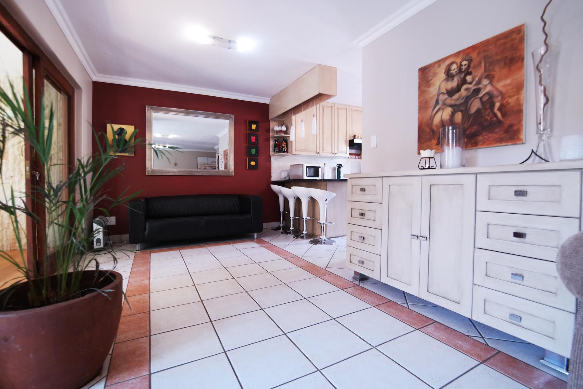 Dining Room - 10 square meters of property in Boardwalk Manor Estate