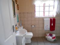 Bathroom 1 - 7 square meters of property in Meerhof
