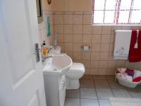 Bathroom 1 - 7 square meters of property in Meerhof