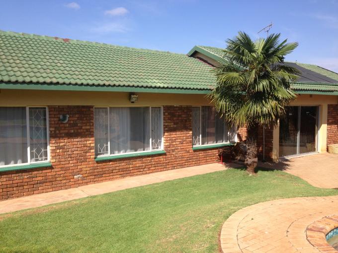 3 Bedroom House for Sale For Sale in Middelburg - MP - Private Sale - MR119741